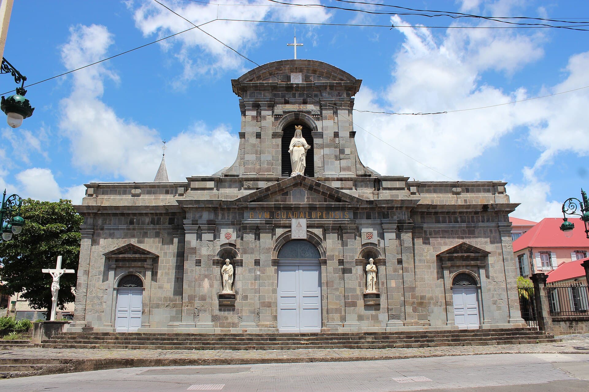 Cathédrale Notre-Dame-de-Guadeloupe à Basse-Terre - Siège historique du diocèse